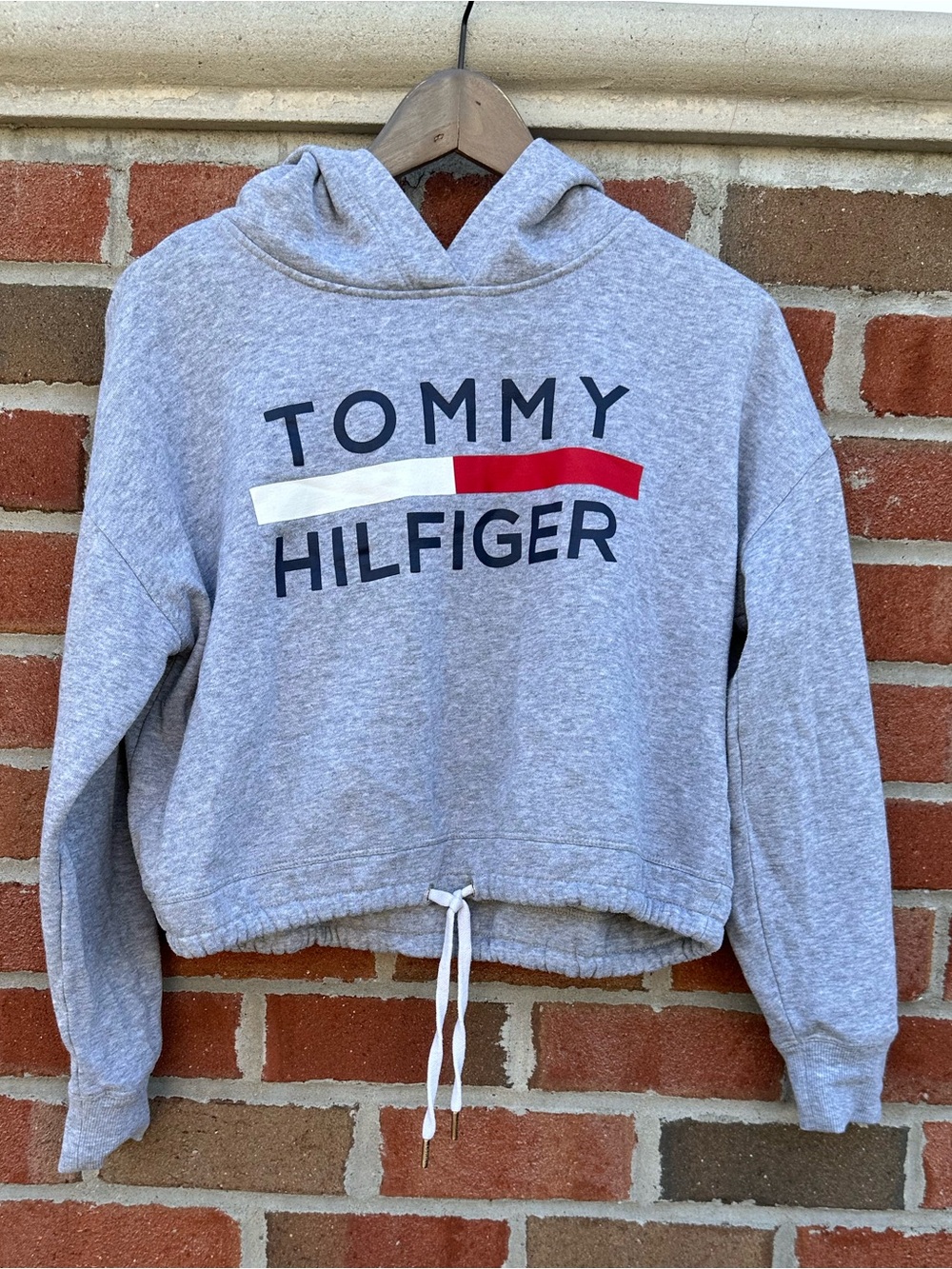 Tommy Hilfiger Sport Womens size M Cropped Logo Hoodie w/Adjustable Drawstring
